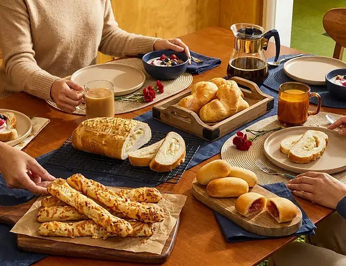 b2b-retail-puffy-appetizer Puffy Cheese Sticks shared as an appetizer